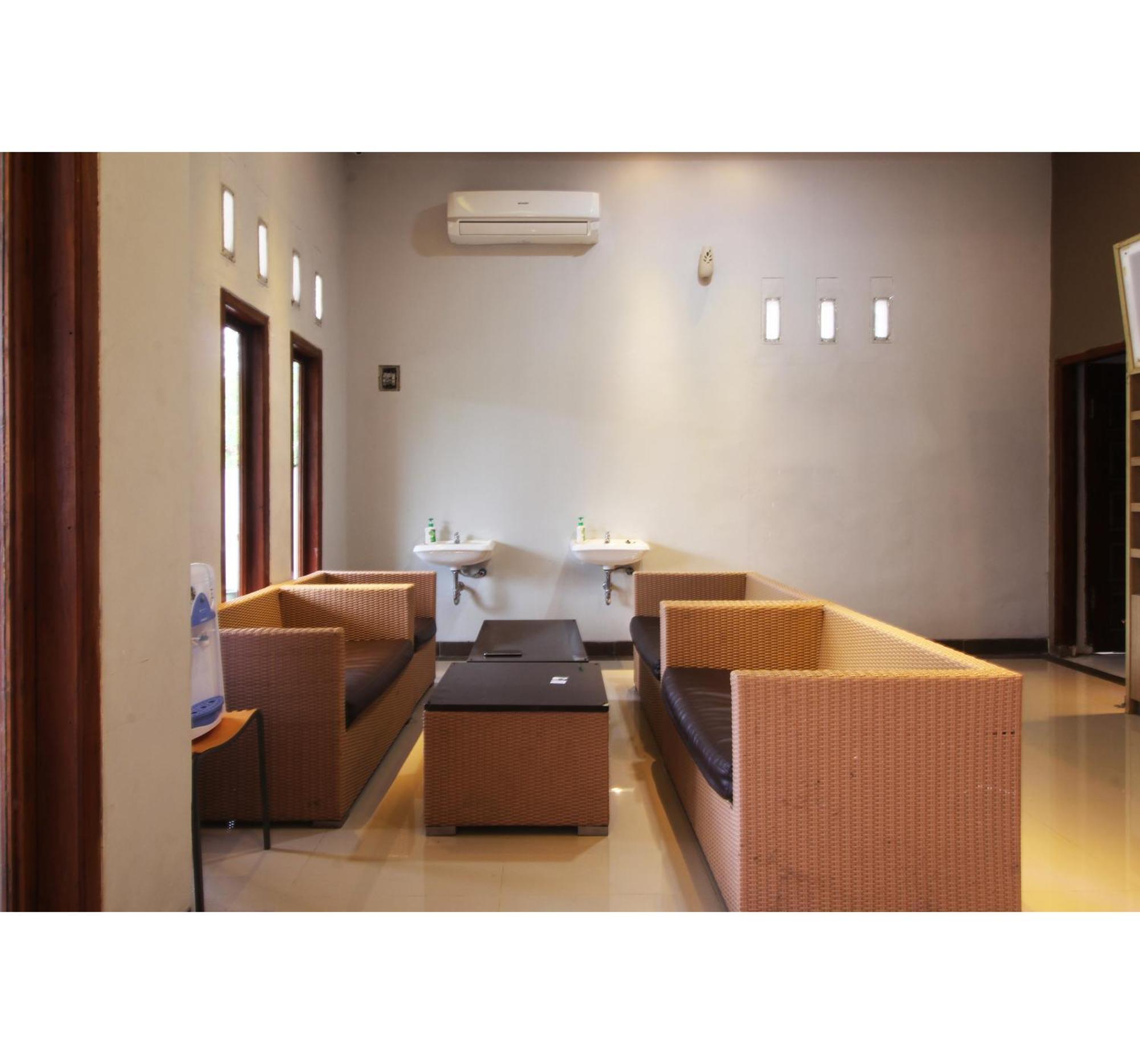 Oyo Life 2273 Pratama Homestay Bandar Lampung Exterior photo