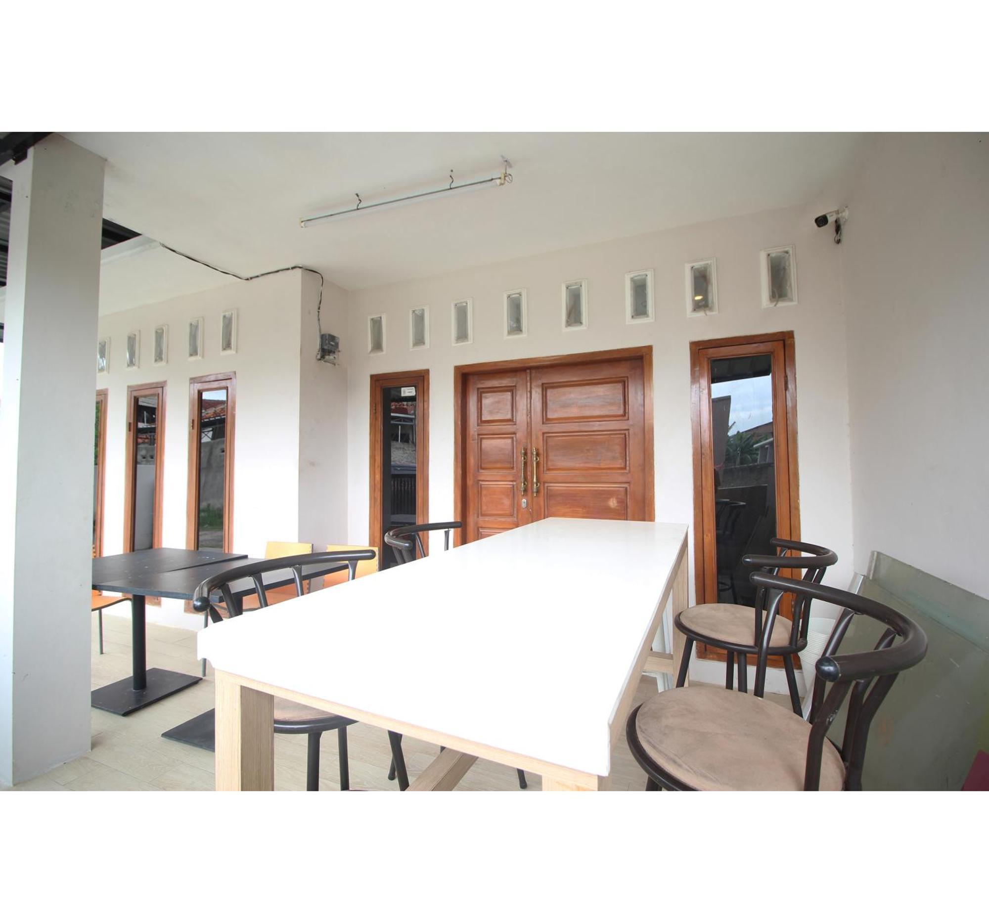 Oyo Life 2273 Pratama Homestay Bandar Lampung Exterior photo